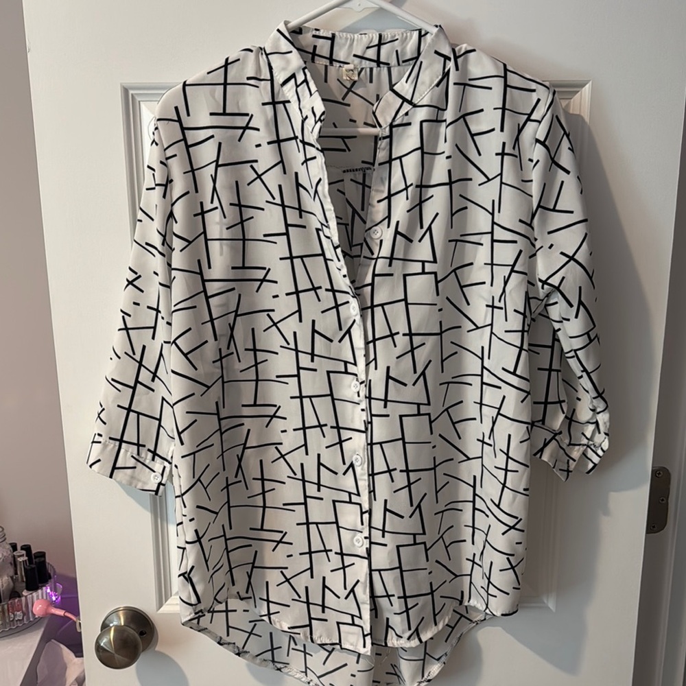 Chic Monochrome Patterned Blouse